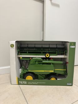 Bruder / John Deere T670i Combine Harvester – Factory-Sealed / Like New