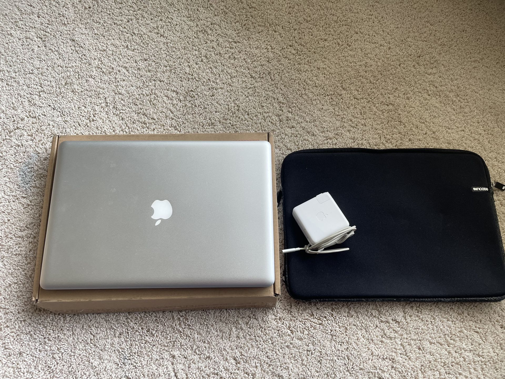 MacBook Pro 17”, 2.8ghz, 8GB Ram, SSD, for Sale in Issaquah, WA - OfferUp