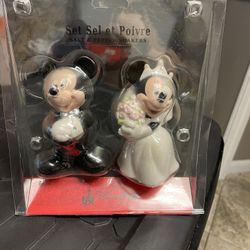 Disney Mickey Mouse and Minnie Salt And Pepper