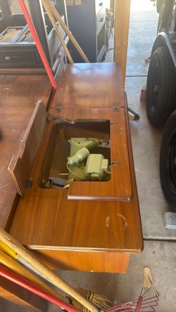 Vintage sowing machine brown