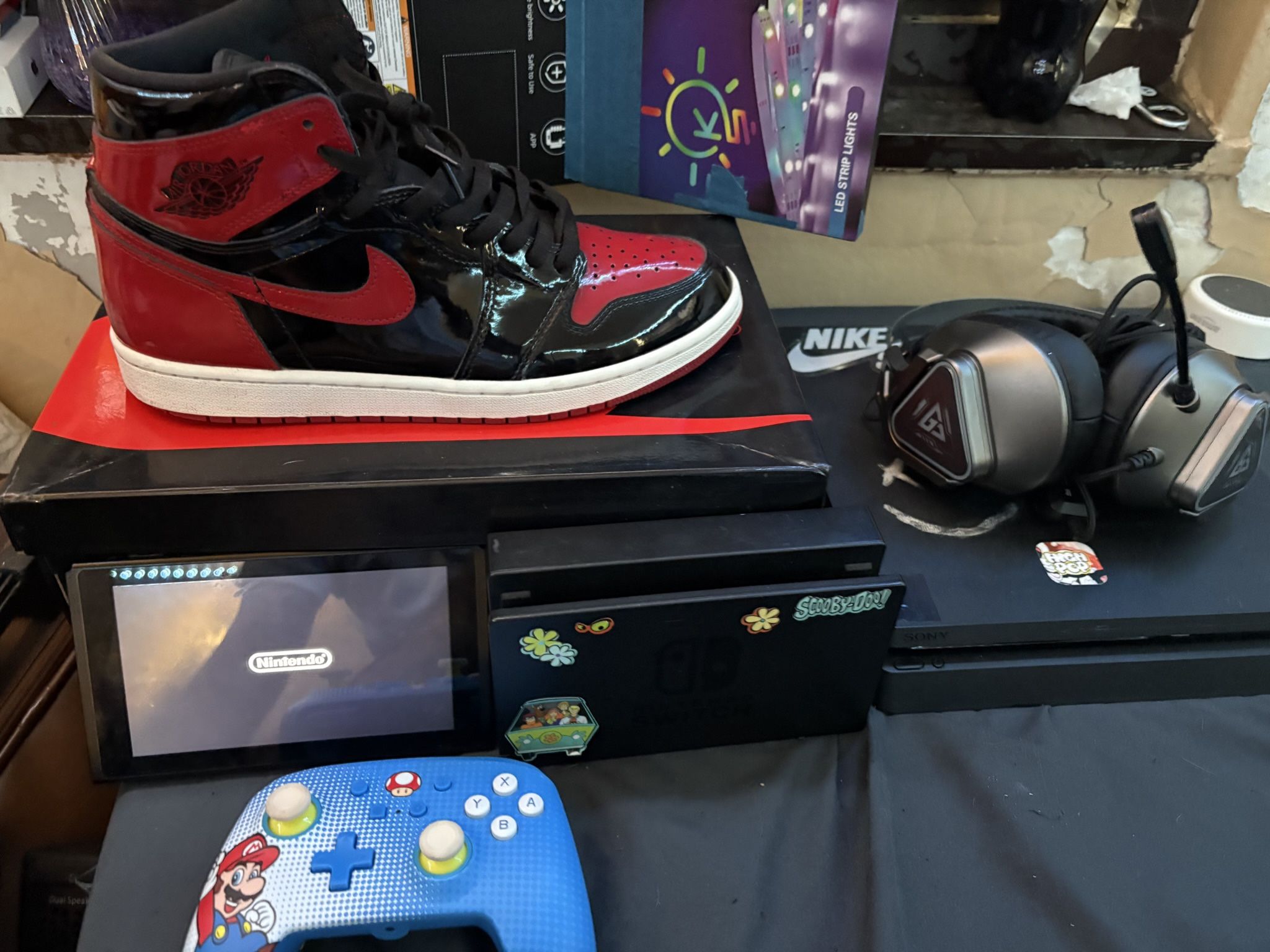 Nintendo, PS4, Headset, Sneakers