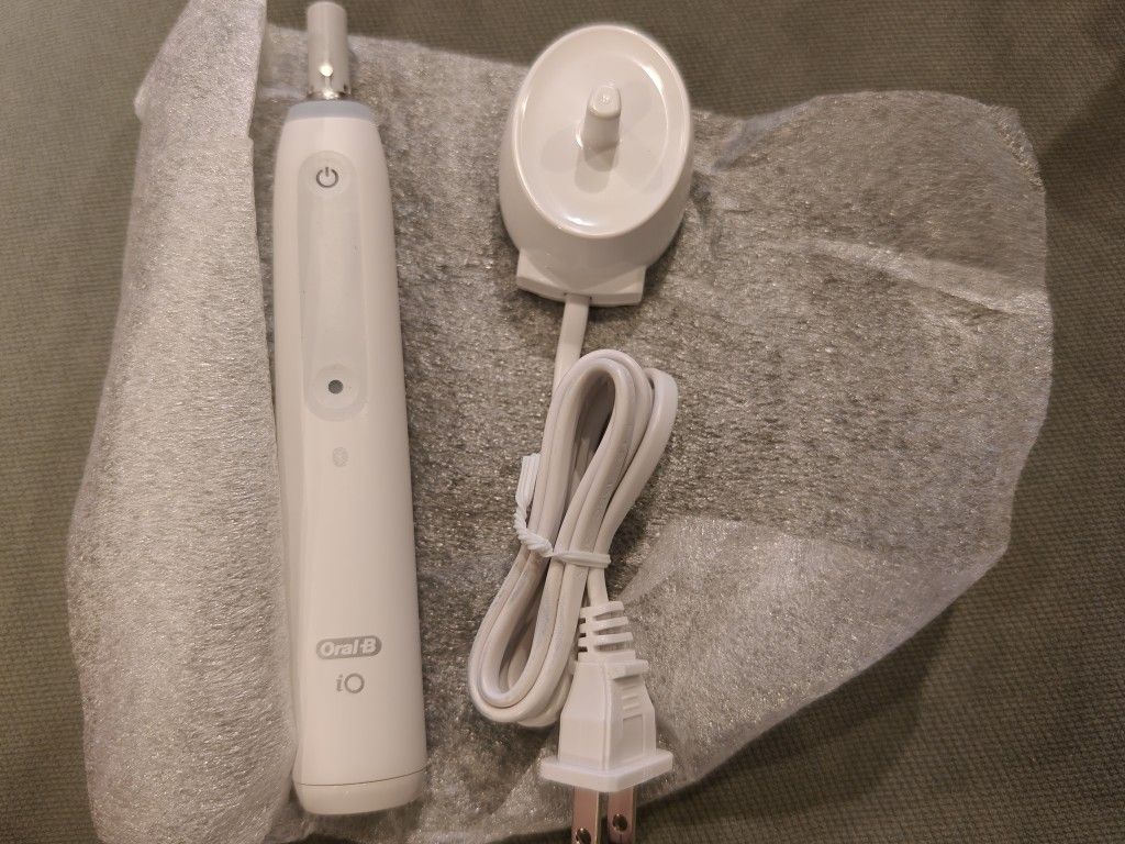Oral-B iO Series 4 Electric Toothbrush - Factory Refurbished