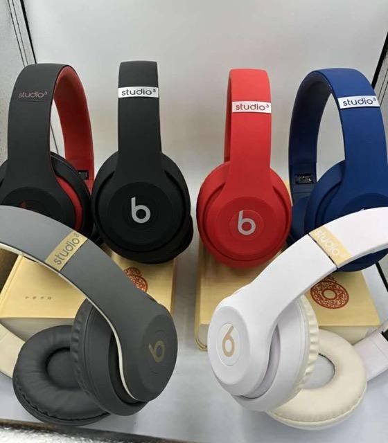 Brand new 🔥🔥beats studio 3 Wireless 🔥🔥6 Different colors WHITE,BLACK,RED,BLUE,GRAY,BLACK AND RED🔥🔥