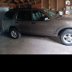 2005 Ford Explorer