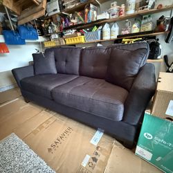 Jennifer convertible sofa/Love seat 