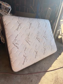 FREEE Full size mattress & box frame