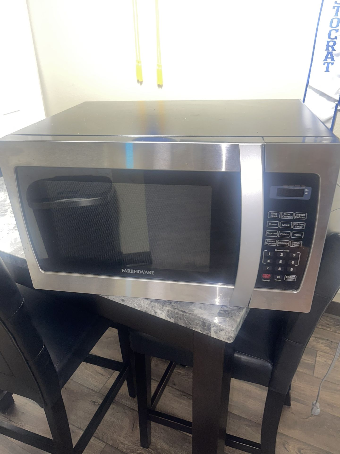 1000-Watt Microwave Oven in Stainless Steel