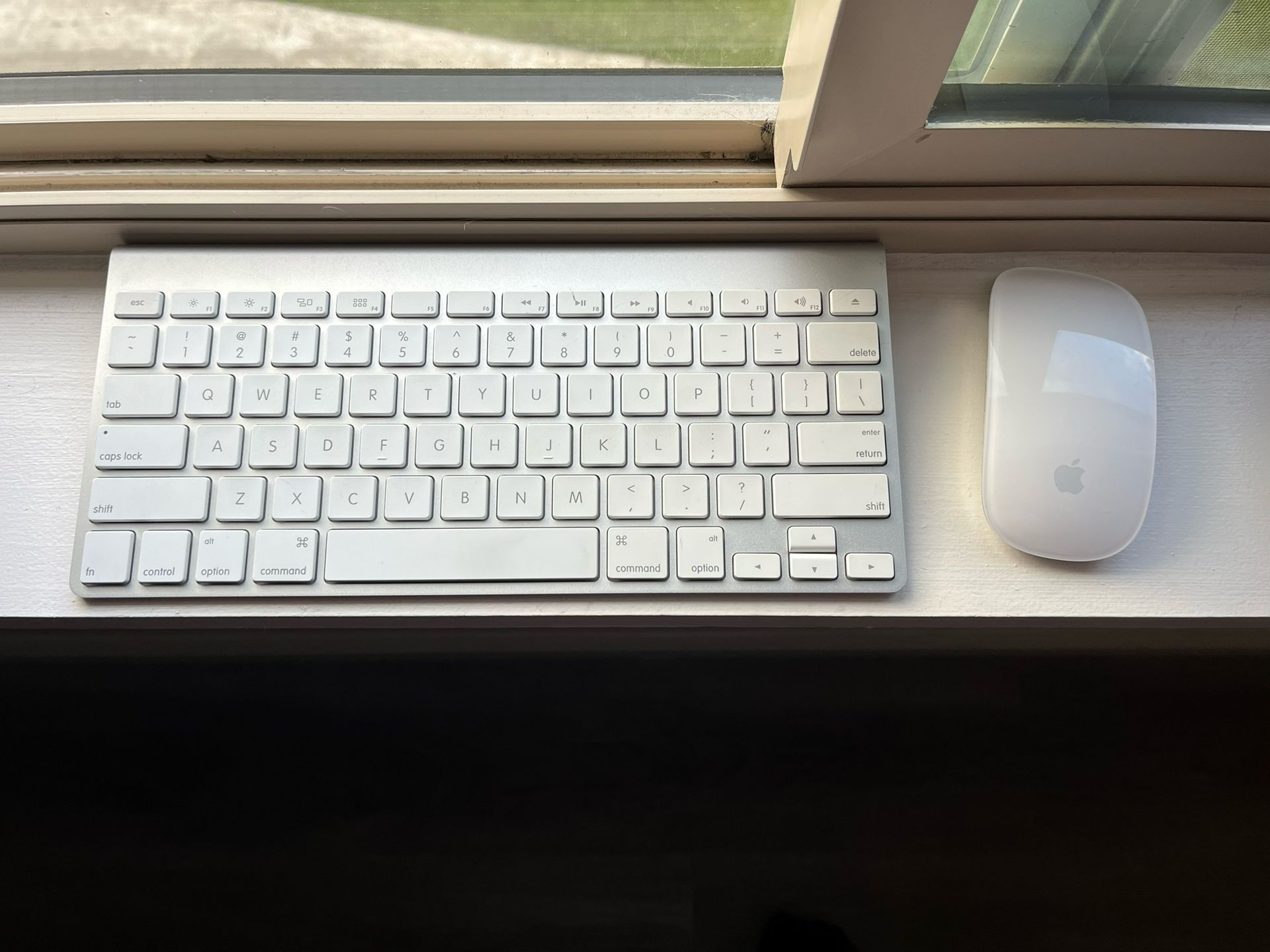 Apple Wireless Keyboard with Bluetooth - Silver and Mouse