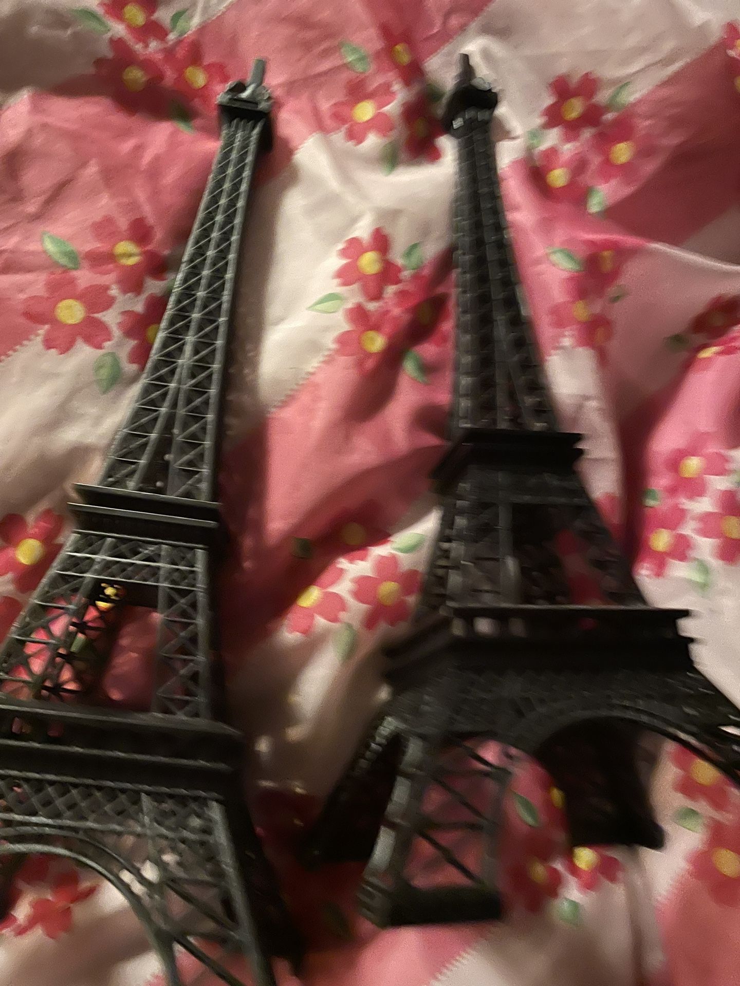 2 Metal Eiffel Tower