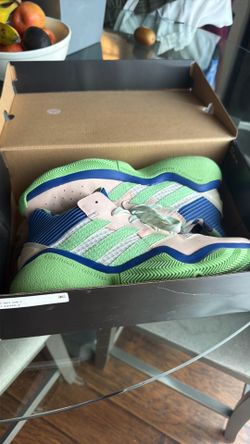 Under Armour Sneakers