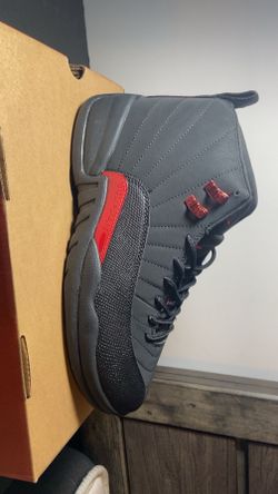 Air Jordan 12 “ Bloodline” size 9