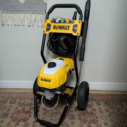 DEWALT 2400 PSI 1.1 GPM Cold Water Electric Pressure Washer Brand New 🆕