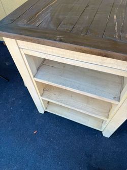 Outdoor/indoor coffee table w/stools
