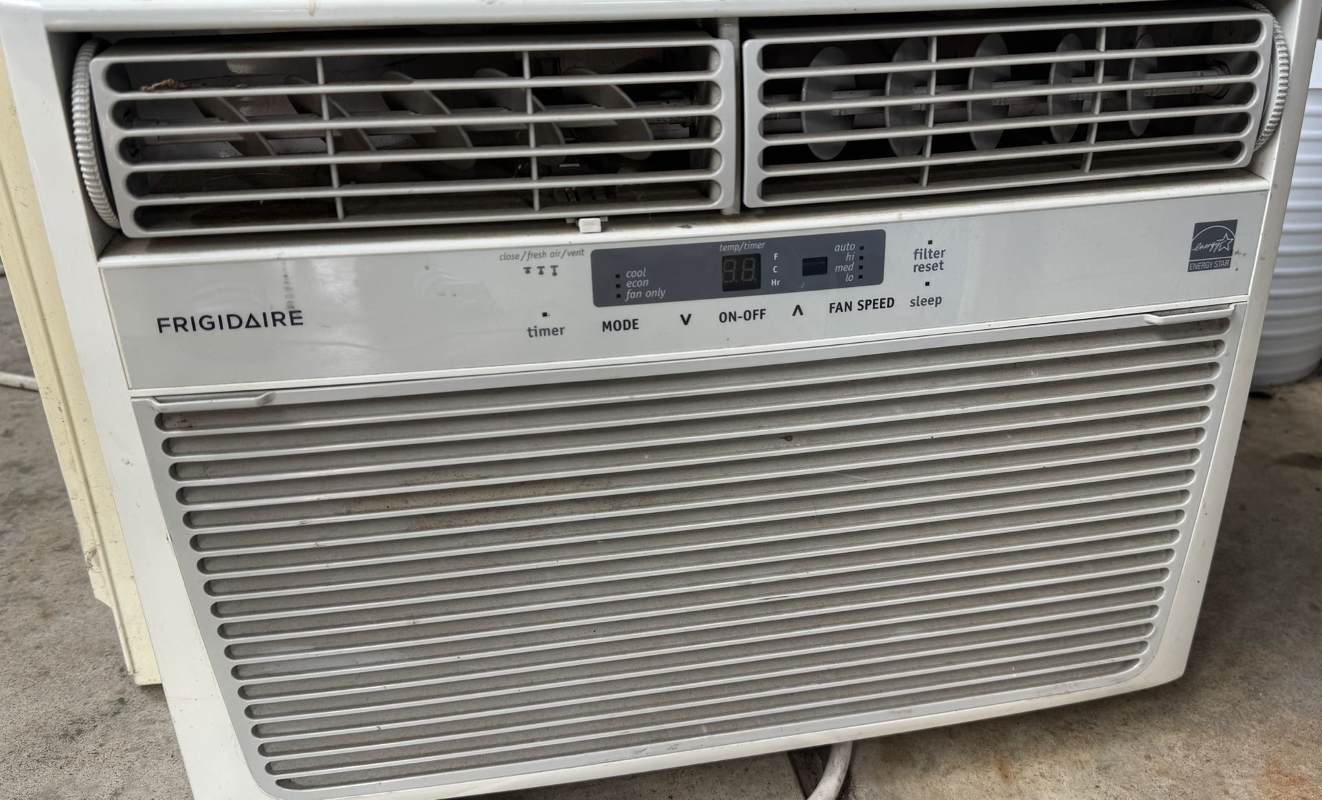 Digital 10,000 BTU Frigidaire window AC