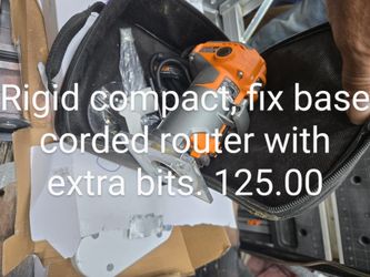 Corded Router with extra bits