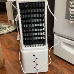 Portable Air Conditioner with Remote 2.4 Gallon