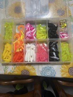 Cabela's Walleye Grub Kit 213 Pc - Swirltail Grubs + Jigheads - OBO