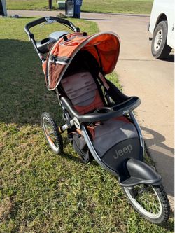 Jogger stroller with music access aux