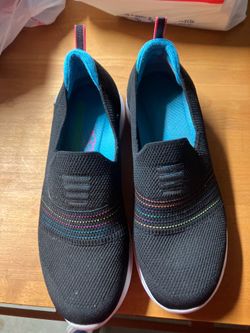 Women’s Skechers memory form shoes size 9.5