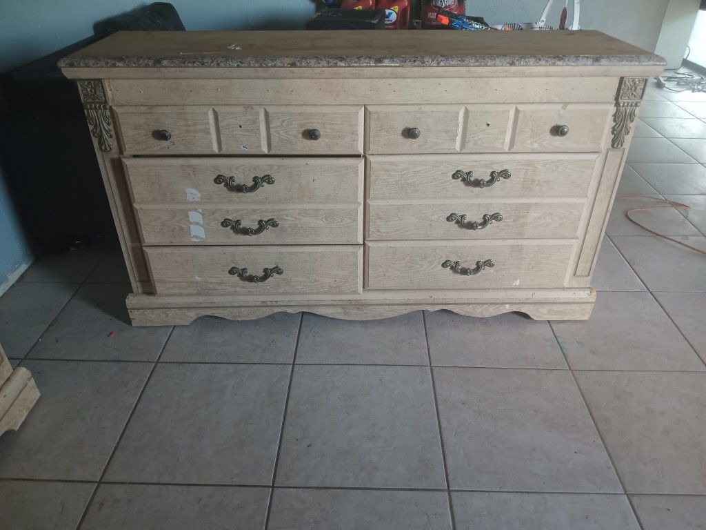 Dresser