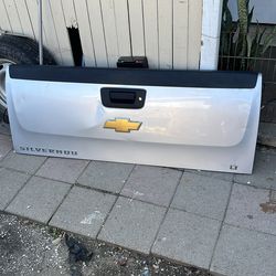 Chevy Silverado tailgate