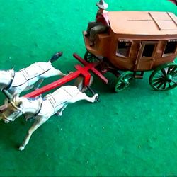 Antique Original Cast Iron Stagecoach w/Figurines