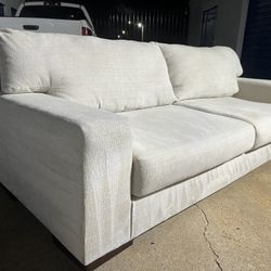 BIG AND CONFY WHITE/CREAM ASHLEY FURNITURE COUCH 💎