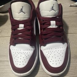 Jordan 1 Low Bordeaux Size 11 Used