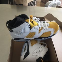 Kid’s Air Jordan 6 Retro size 6Y (size 7.5 Women’s)