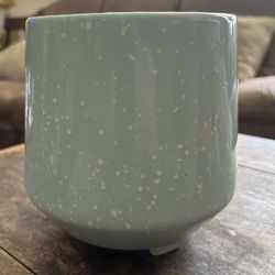 Better Homes & Gardens Kieran 6 Inch Ceramic Planter. Read description