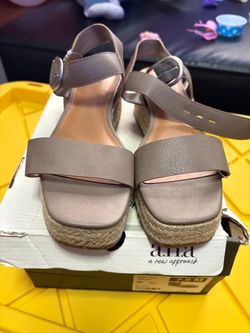 a.n.a Evie Taupe Espadrille Platform Sandals Size 7.5
