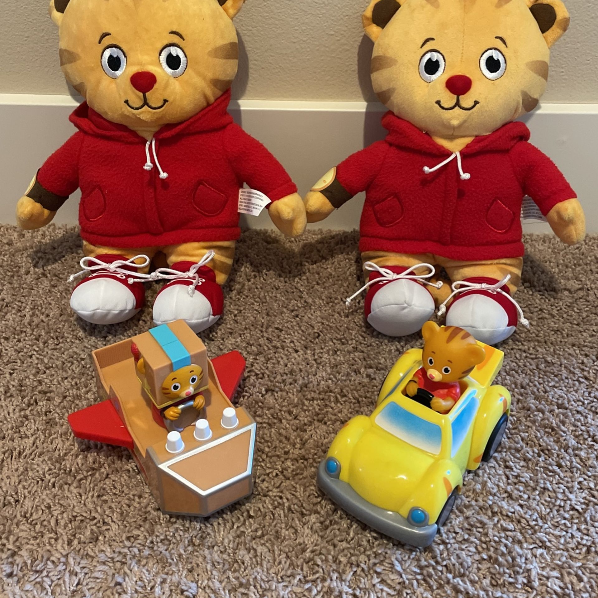 Kids Toys - Daniel Tiger Pull Back Cars And 2 Stuffy