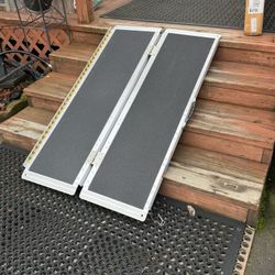 New 4’ Aluminum Folding Ramp Max Weight 800lbs Price Is Firm  Read Description 