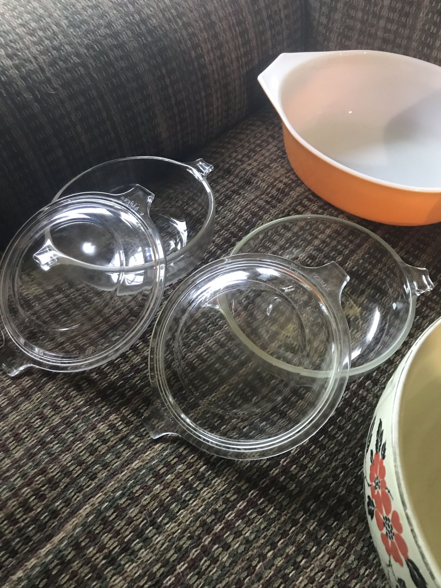 TWO Pyrex 2 Qt Glass Bakeware Dish with Lid