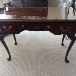 GORGEOUS VINTAGE LEXINGTON WRITING DESK 