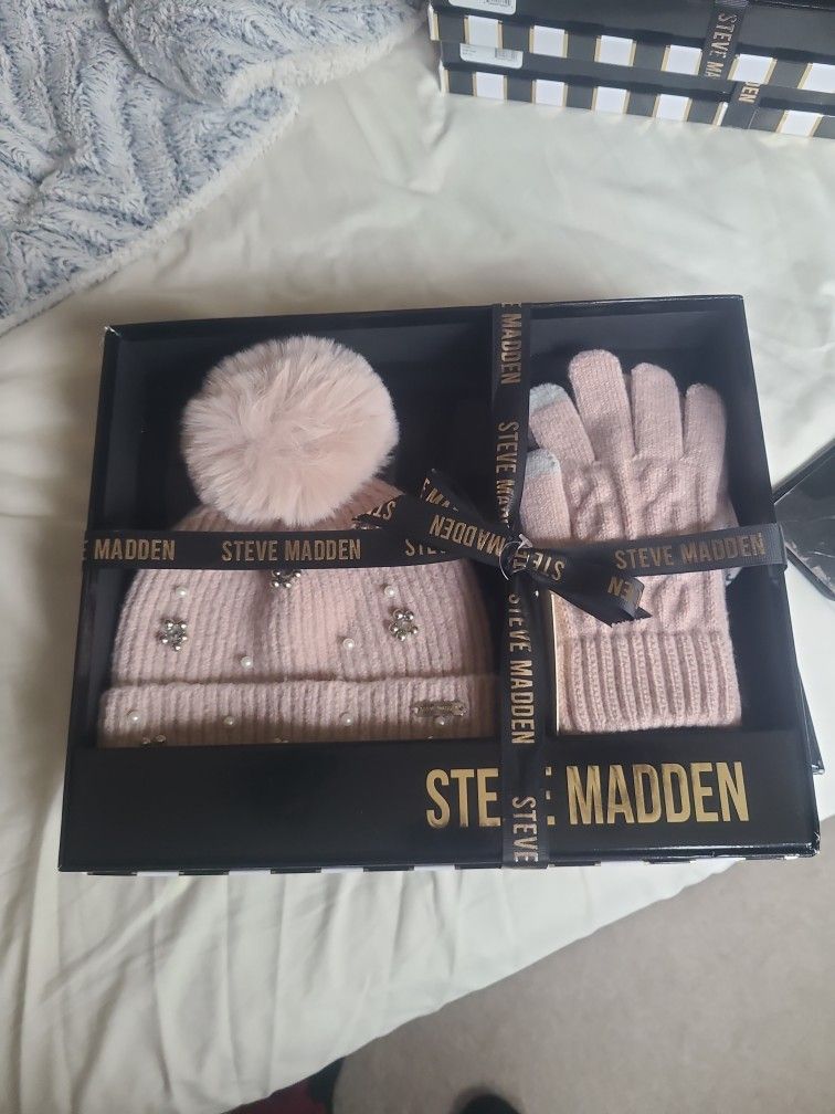 Steve Madden Ladies Gloves & Pearl Embellishment Beanie Set