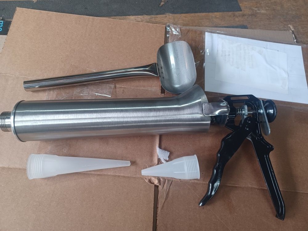 mortar grout caulking gun