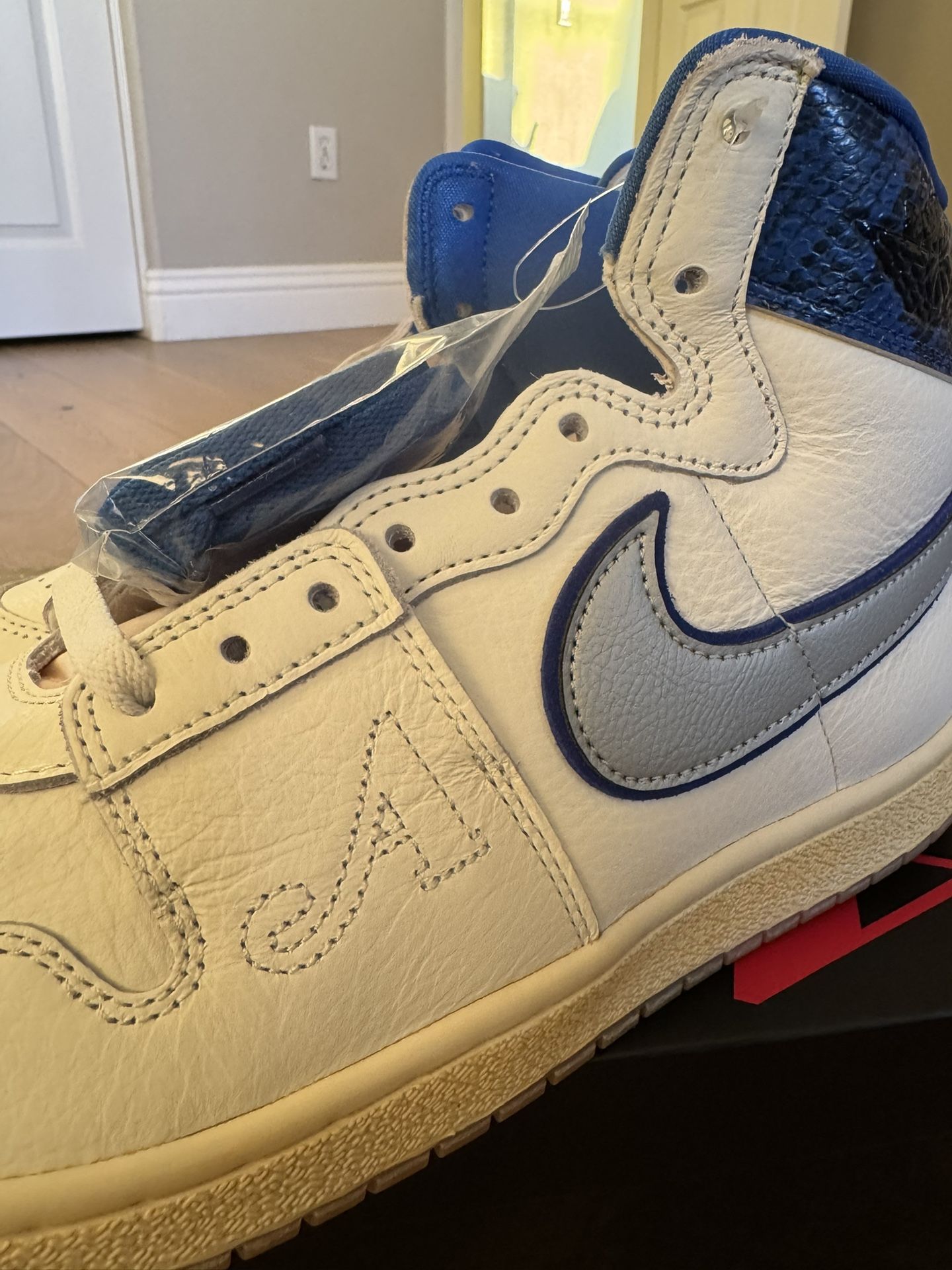 Jordan "Awake NY" Air Ship "Game Royal" Size: Men's 12.5