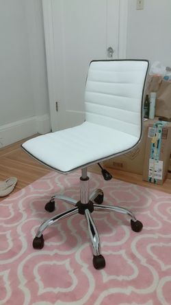 Ribbed Upholstered Vinyl Swivel Desk Chair with Padded Seat, Modern Adjustable Height Padded Office Chair, White Nail Salon Meeting Room Chair New Box