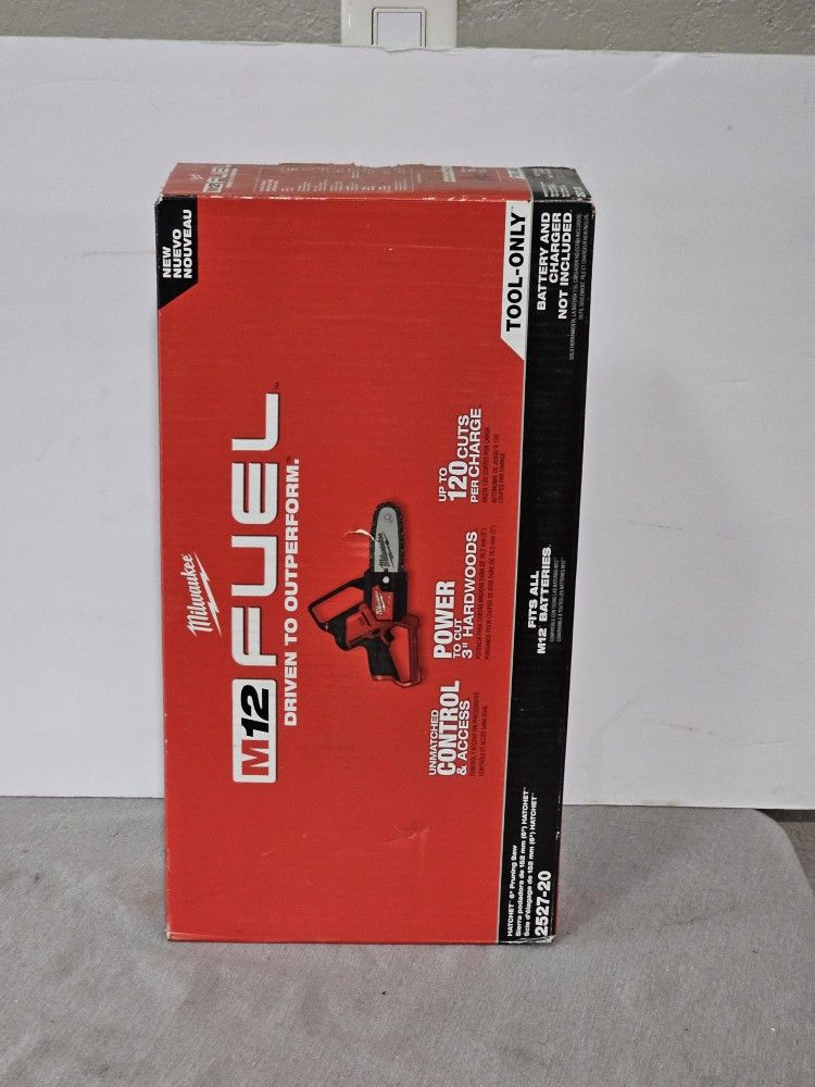 Milwaukee M12 FUEL 12V Lithium-Ion Brushless Battery 6 in. HATCHET Pruning Saw Tool-Only Brand New