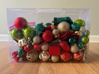 Christmas Tree Ornament Decoration Gold, Green, and Red Set (132 Pieces)