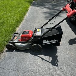 M18 Fuel Lawn Mower