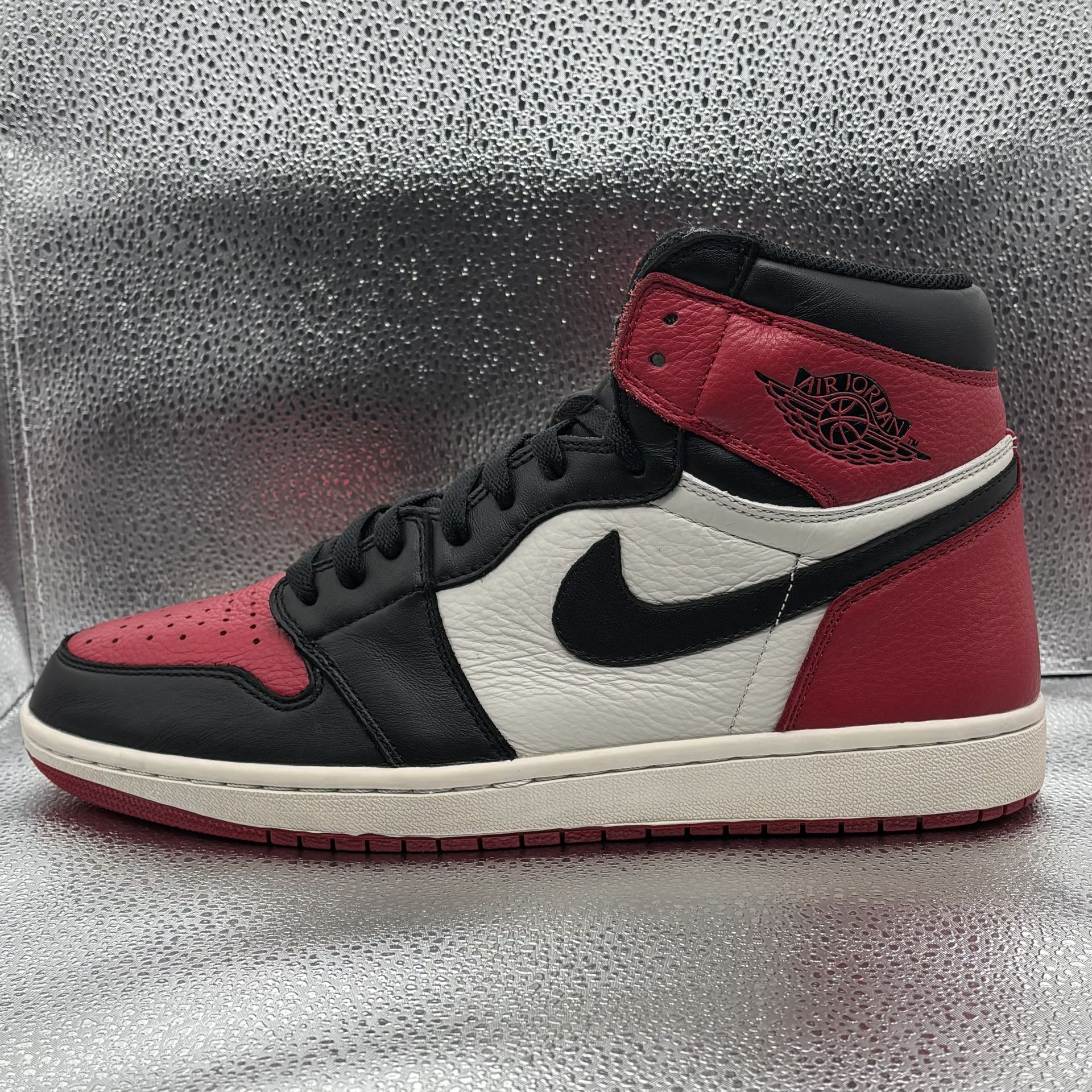 Air Jordan 1 Retro High Bred Toe Size 11