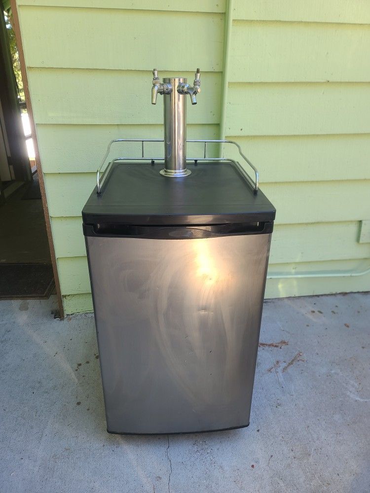 Danby Dual Tap Kegerator for Sale in Running Springs, CA OfferUp