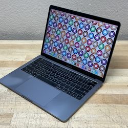 2018 13" MacBook Pro - 2.3 GHz i5 - 16GB - 500GB - 82% Battery