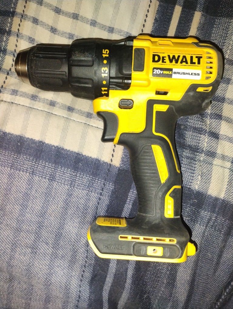 DeWalt 20v Drill With Charger And 2 Batteries