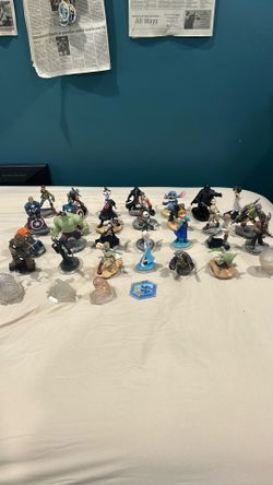 32 Disney Infinity Characters and Worlds Set