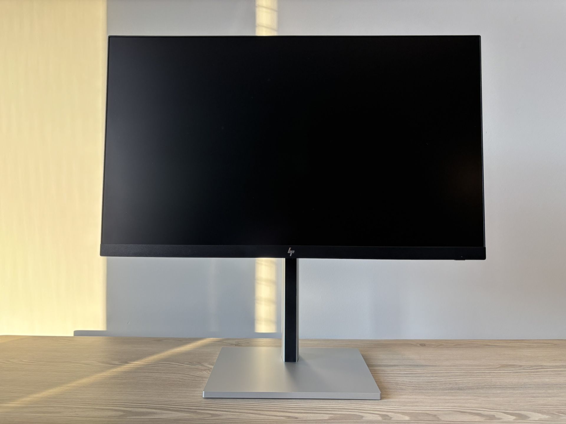 HP E24 G5 23.8" FHD Monitor + Stand