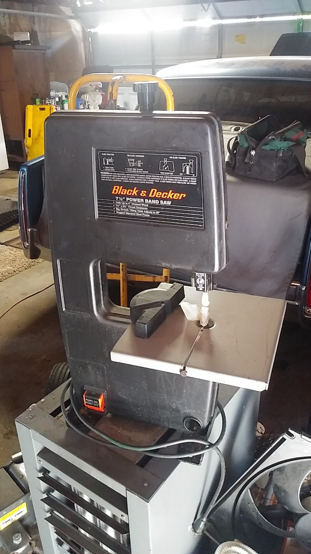 Black & Decker 7 and 1/2 inch power band saw for Sale in Schiller Park