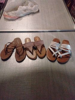 3  VolcomPairs of Sandals 7.5